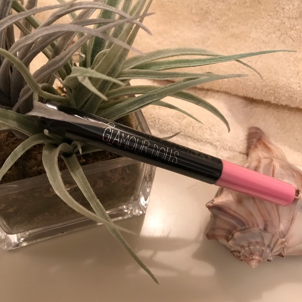 💋GLAMOUR DOLLS Mascara in black